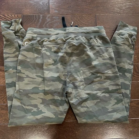 Zyia Unwind Camo Joggers - Picture 4 of 4